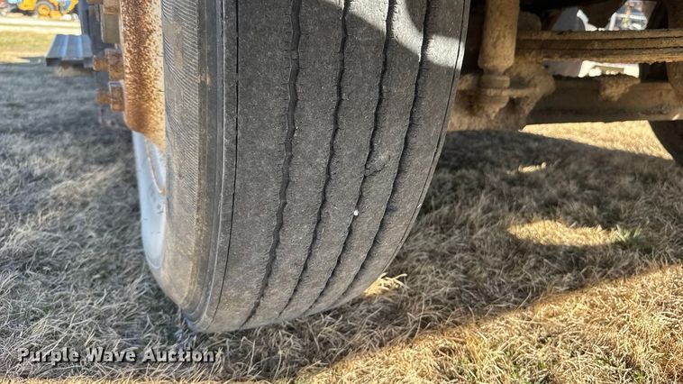 image for item ET1606 1994 GMC WG semi truck