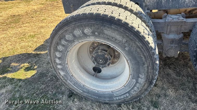 image for item ET1606 1994 GMC WG semi truck