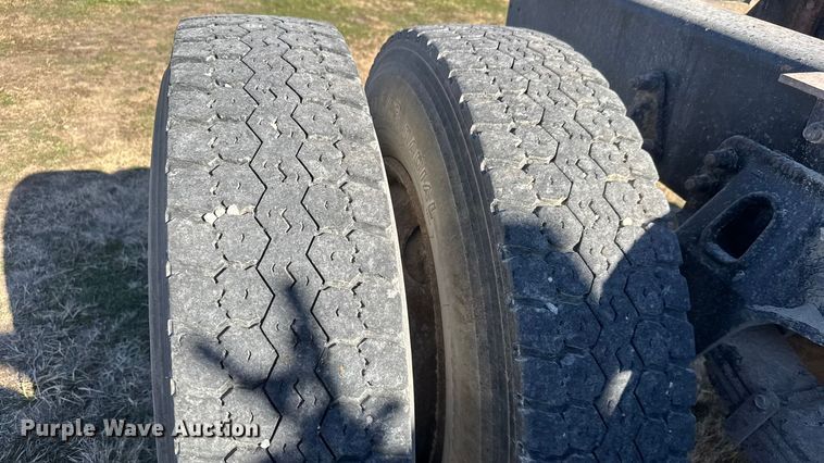 image for item ET1606 1994 GMC WG semi truck