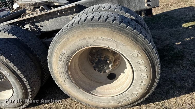 image for item ET1606 1994 GMC WG semi truck