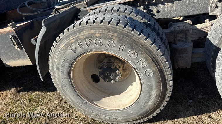 image for item ET1606 1994 GMC WG semi truck