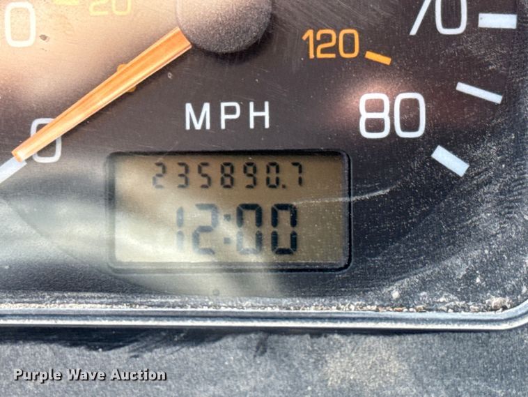 image for item ET1606 1994 GMC WG semi truck