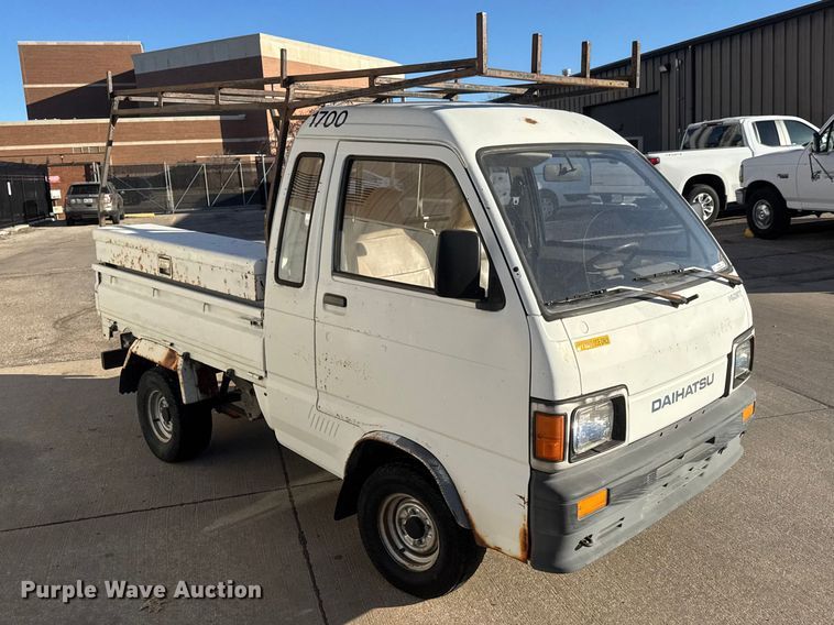 image for item ET1609 1994 Daihatsu HiJet utility vehicle