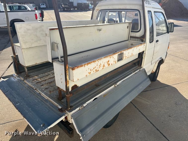 image for item ET1609 1994 Daihatsu HiJet utility vehicle