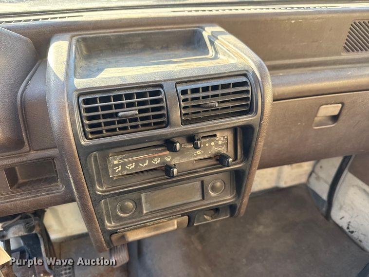 image for item ET1609 1994 Daihatsu HiJet utility vehicle