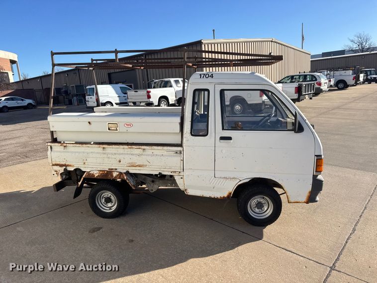 image for item ET1610 1994 Daihatsu HiJet utility vehicle