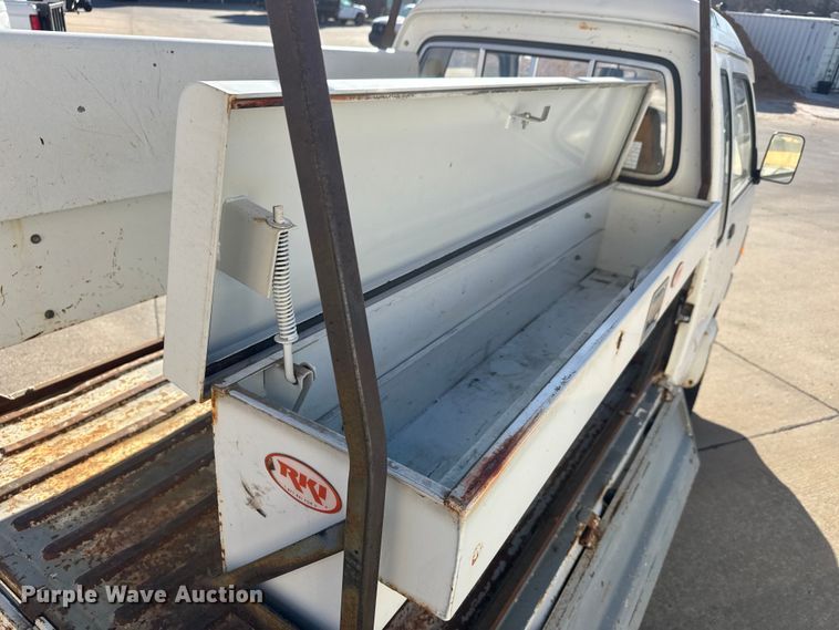 image for item ET1610 1994 Daihatsu HiJet utility vehicle