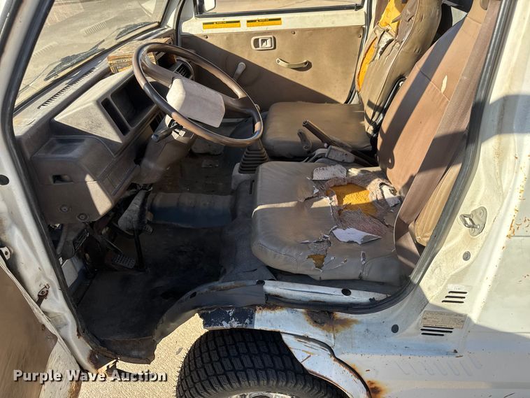 image for item ET1610 1994 Daihatsu HiJet utility vehicle