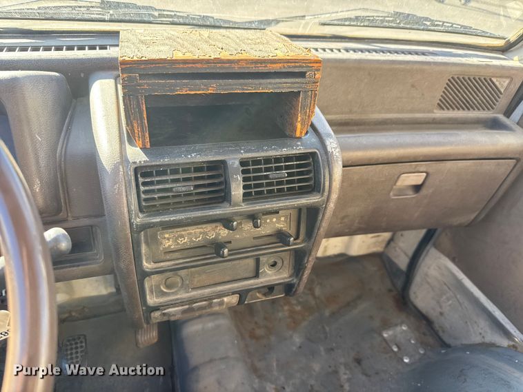 image for item ET1610 1994 Daihatsu HiJet utility vehicle