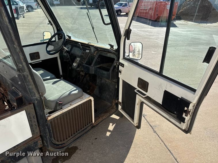 image for item ET1611 Cushman Haulster utility vehicle