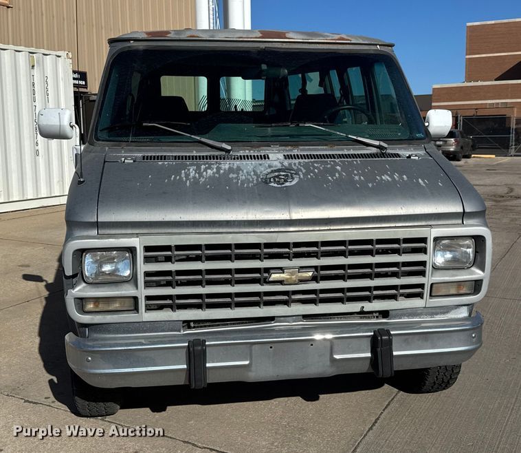 image for item ET1614 1993 Chevrolet G30 van