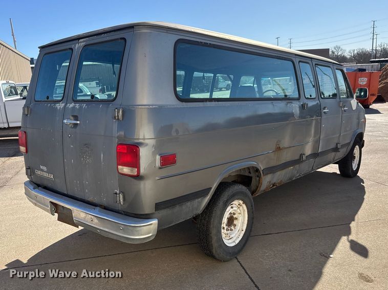 image for item ET1614 1993 Chevrolet G30 van