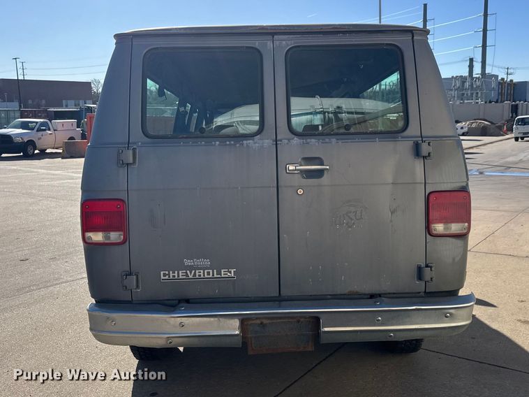 image for item ET1614 1993 Chevrolet G30 van