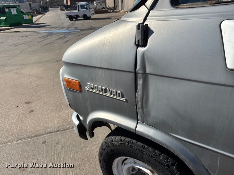 image for item ET1614 1993 Chevrolet G30 van