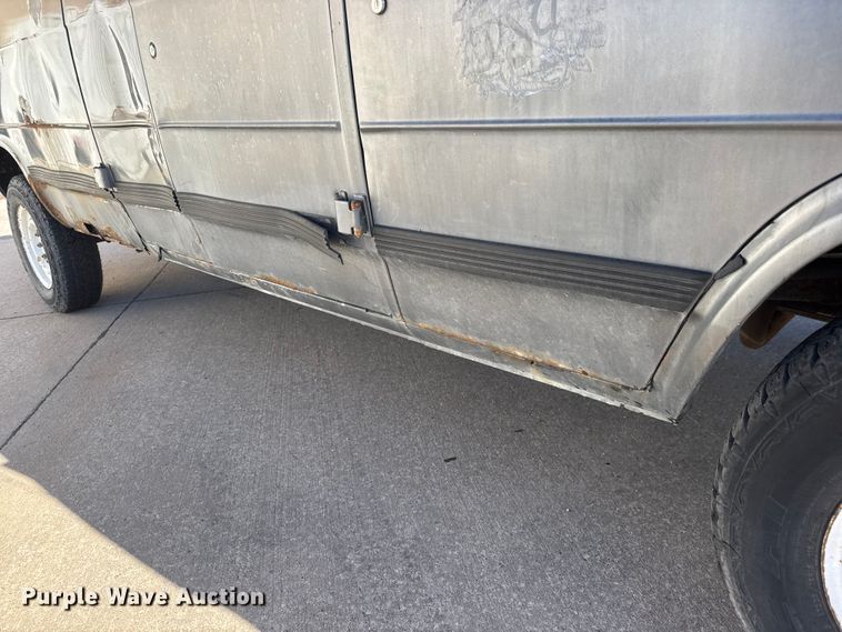 image for item ET1614 1993 Chevrolet G30 van