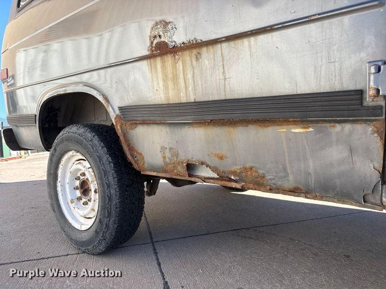 image for item ET1614 1993 Chevrolet G30 van
