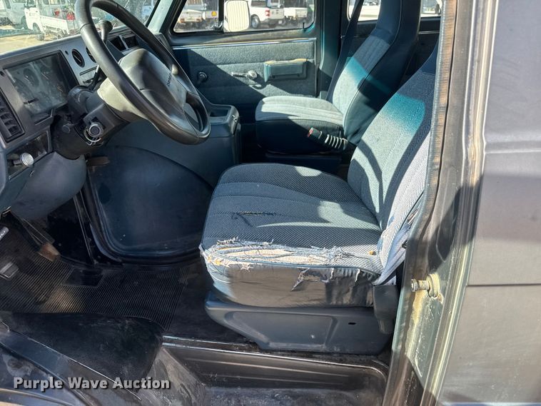 image for item ET1614 1993 Chevrolet G30 van