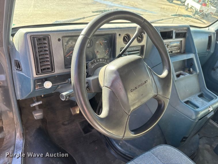 image for item ET1614 1993 Chevrolet G30 van