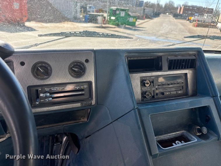 image for item ET1614 1993 Chevrolet G30 van