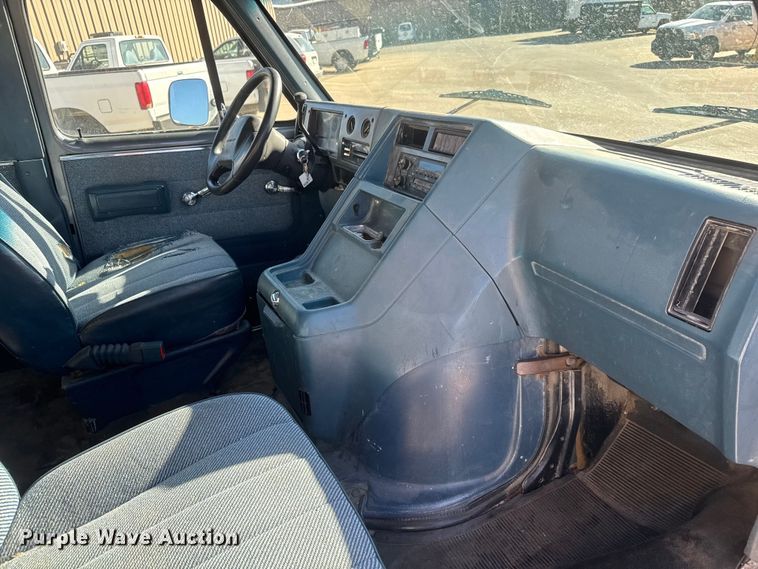 image for item ET1614 1993 Chevrolet G30 van