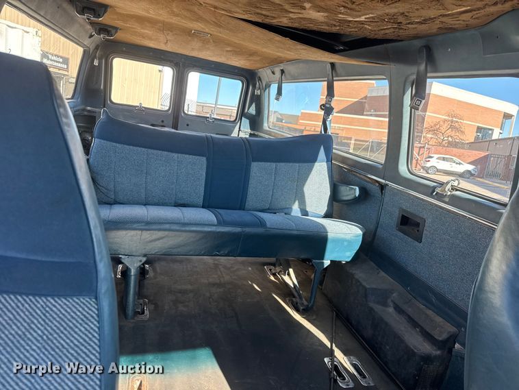 image for item ET1614 1993 Chevrolet G30 van