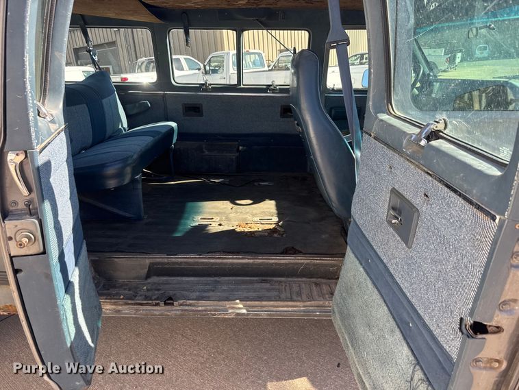 image for item ET1614 1993 Chevrolet G30 van