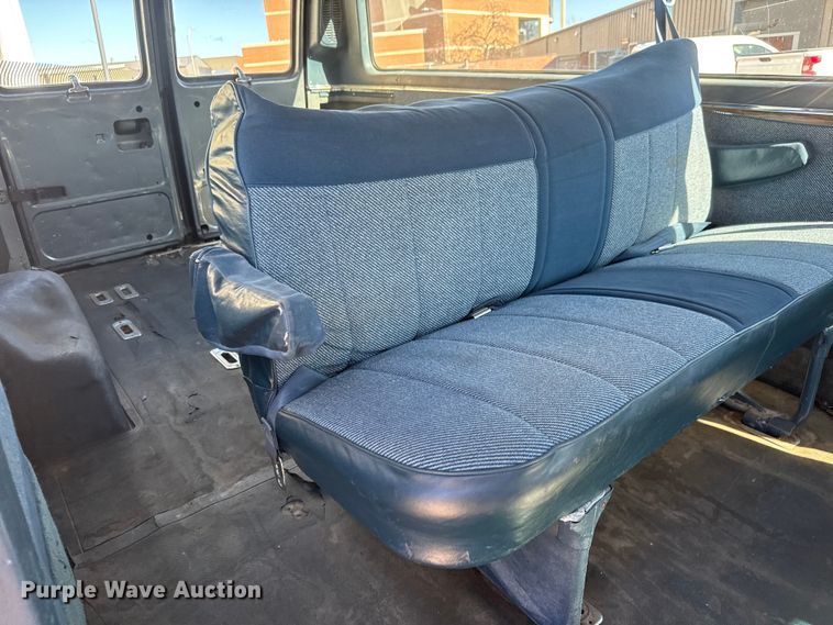 image for item ET1614 1993 Chevrolet G30 van