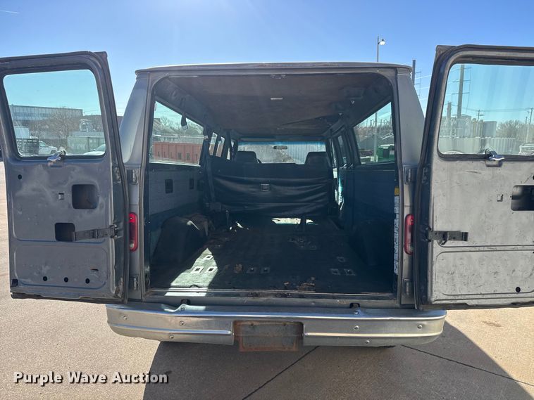 image for item ET1614 1993 Chevrolet G30 van