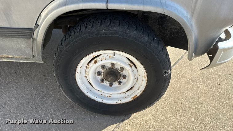 image for item ET1614 1993 Chevrolet G30 van