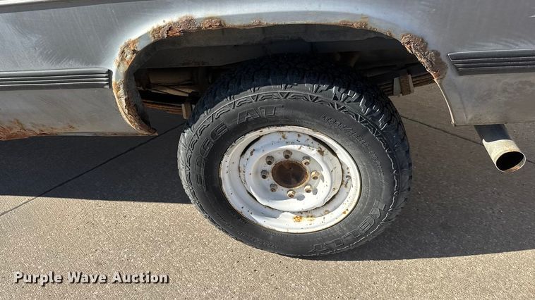 image for item ET1614 1993 Chevrolet G30 van