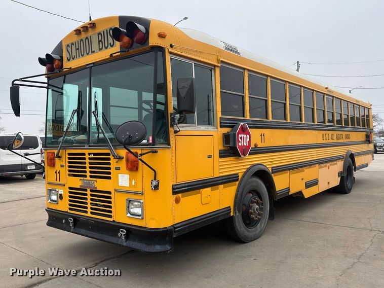 image for item ET1637 2002 Thomas Built Saf-T-Liner school bus