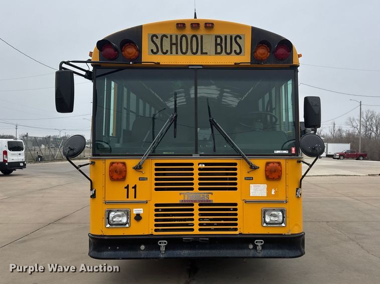 image for item ET1637 2002 Thomas Built Saf-T-Liner school bus