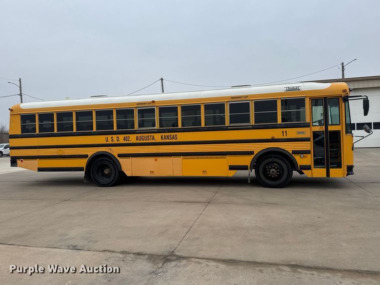 image for item ET1637 2002 Thomas Built Saf-T-Liner school bus