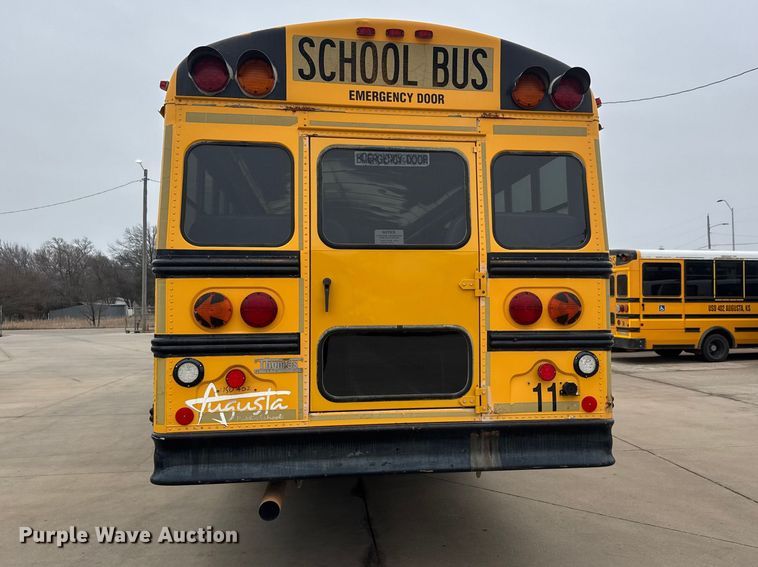 image for item ET1637 2002 Thomas Built Saf-T-Liner school bus