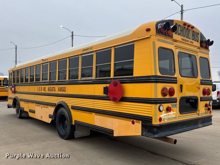 image for item ET1637 2002 Thomas Built Saf-T-Liner school bus