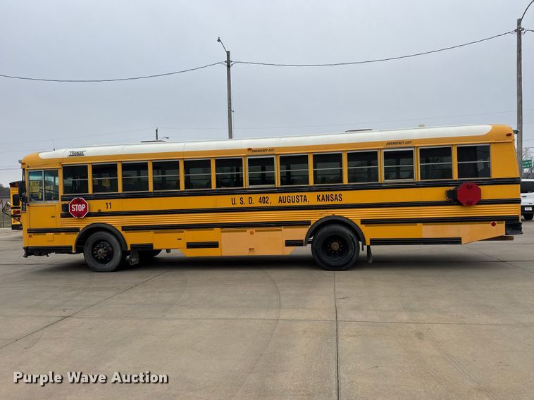 image for item ET1637 2002 Thomas Built Saf-T-Liner school bus