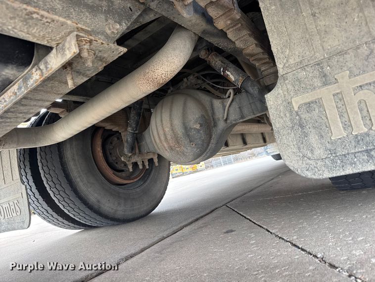 image for item ET1637 2002 Thomas Built Saf-T-Liner school bus