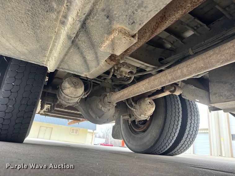 image for item ET1637 2002 Thomas Built Saf-T-Liner school bus