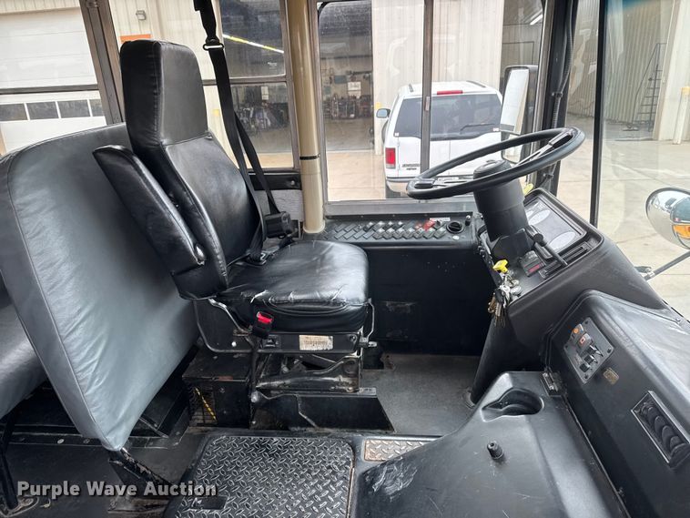 image for item ET1637 2002 Thomas Built Saf-T-Liner school bus