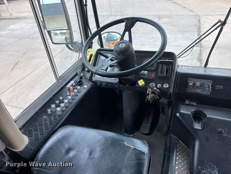 image for item ET1637 2002 Thomas Built Saf-T-Liner school bus