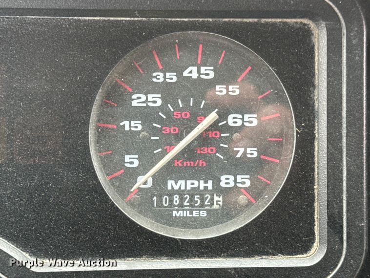 image for item ET1637 2002 Thomas Built Saf-T-Liner school bus