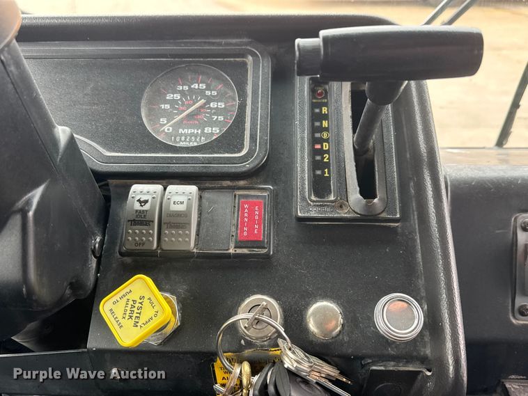 image for item ET1637 2002 Thomas Built Saf-T-Liner school bus