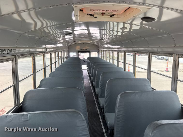 image for item ET1637 2002 Thomas Built Saf-T-Liner school bus