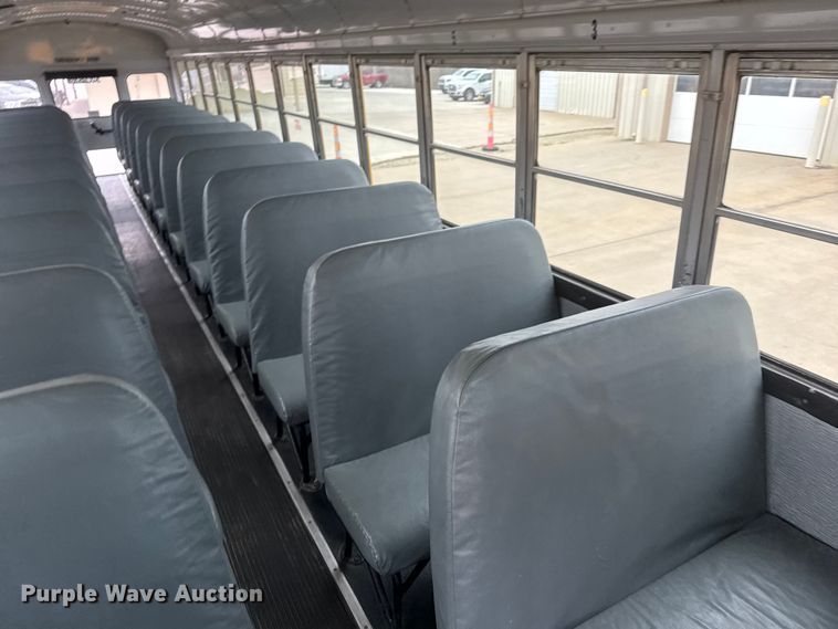 image for item ET1637 2002 Thomas Built Saf-T-Liner school bus