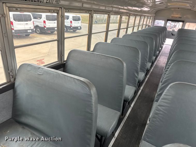 image for item ET1637 2002 Thomas Built Saf-T-Liner school bus