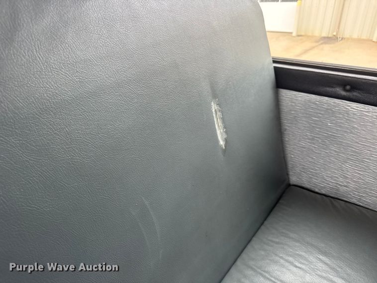 image for item ET1637 2002 Thomas Built Saf-T-Liner school bus