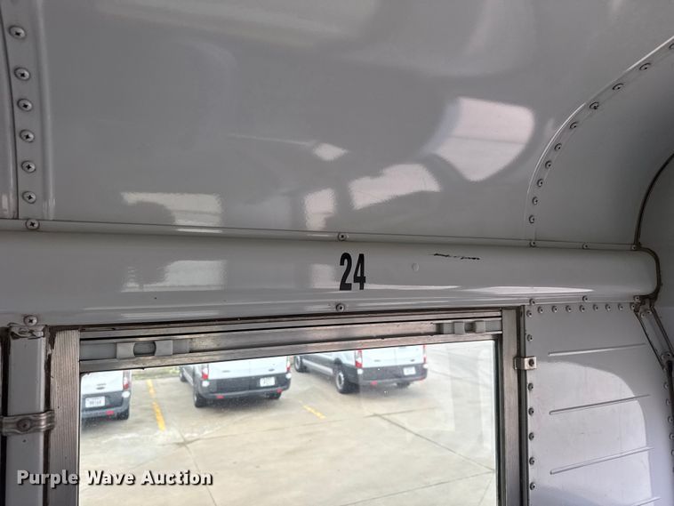 image for item ET1637 2002 Thomas Built Saf-T-Liner school bus