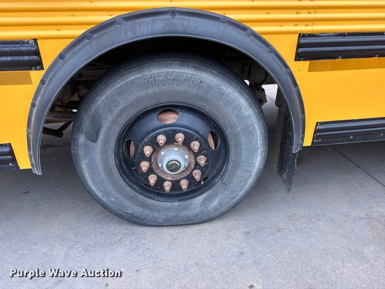 image for item ET1637 2002 Thomas Built Saf-T-Liner school bus