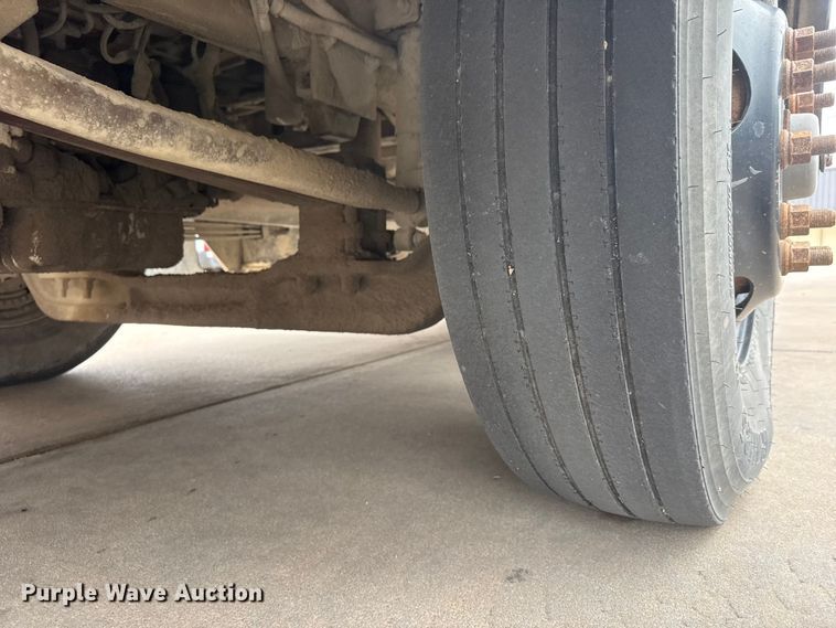 image for item ET1637 2002 Thomas Built Saf-T-Liner school bus