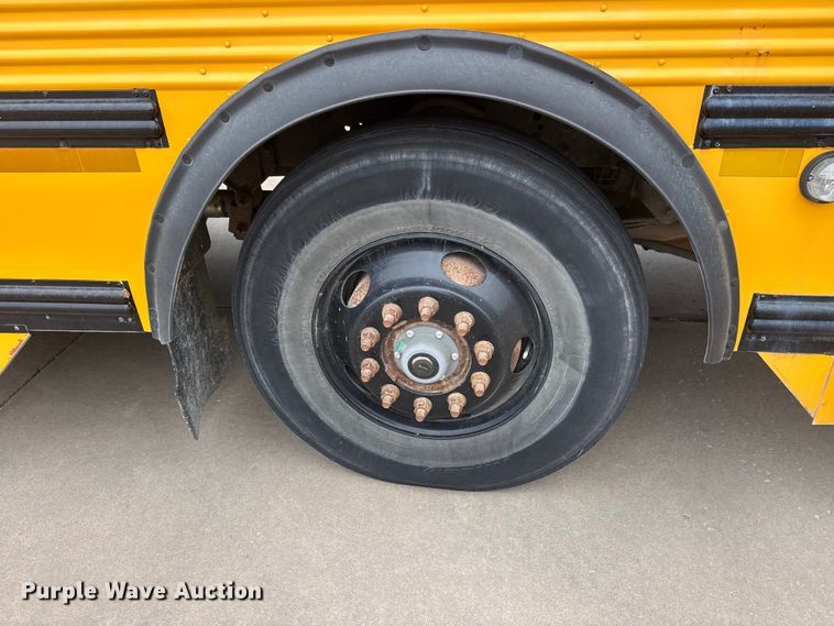 image for item ET1637 2002 Thomas Built Saf-T-Liner school bus